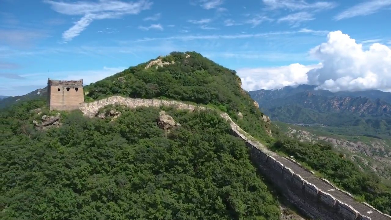 长城夏季山林航拍云雾视频素材