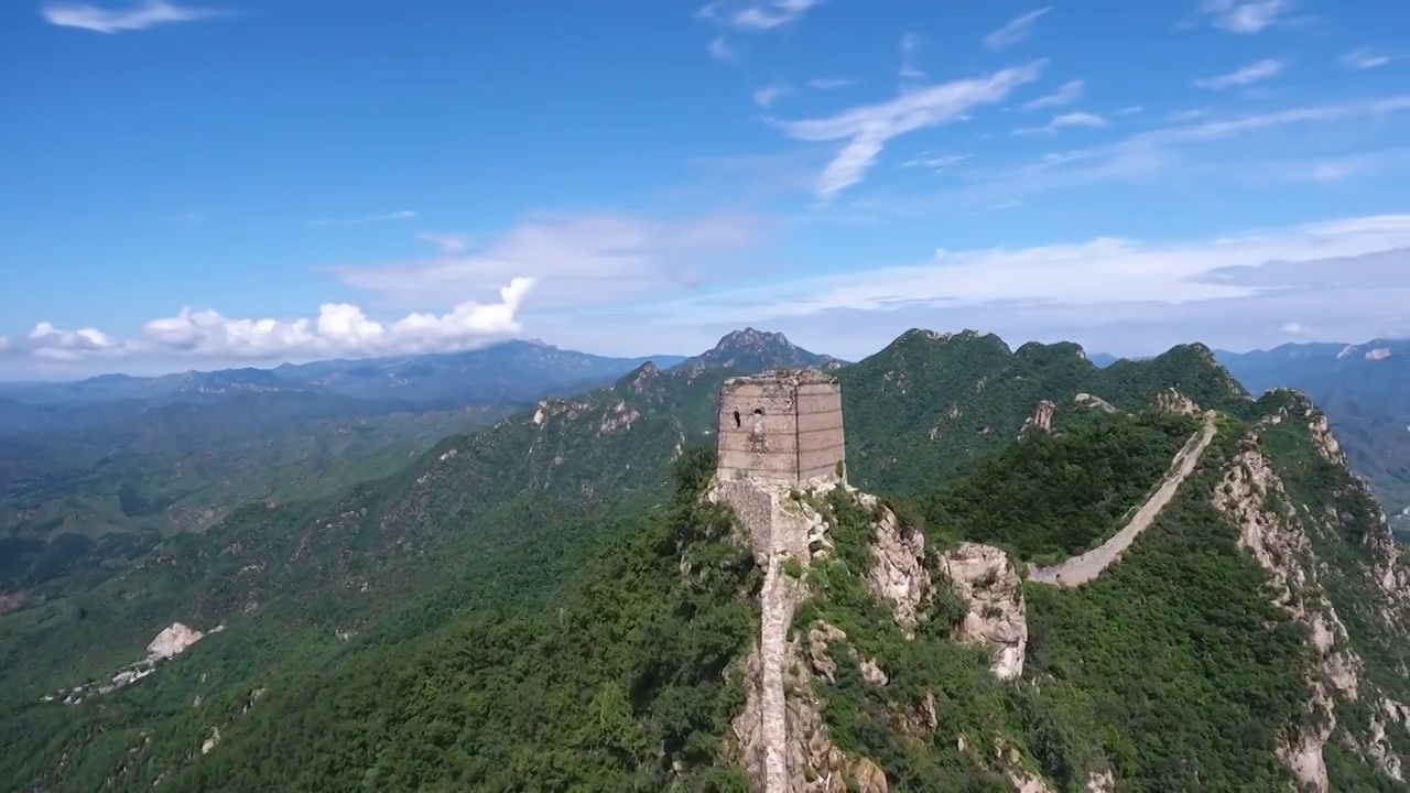 长城夏季山林航拍云雾视频素材