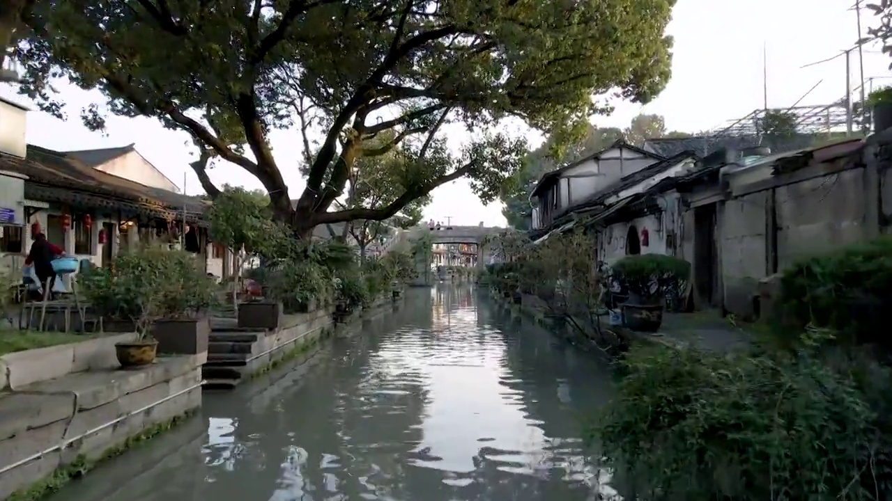 古城绍兴江南水乡生活小桥流水越城区八字桥小河河道穿越视频素材