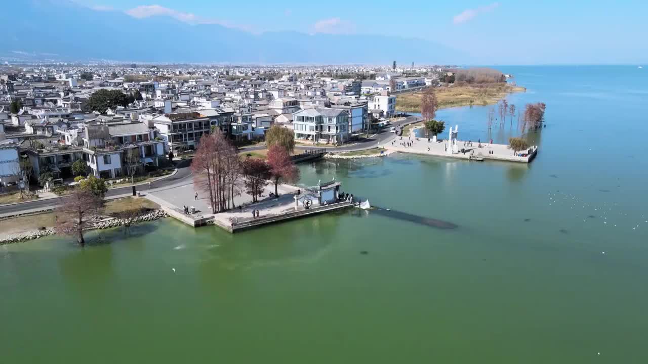 大理洱海边的龙龛码头航拍视频素材