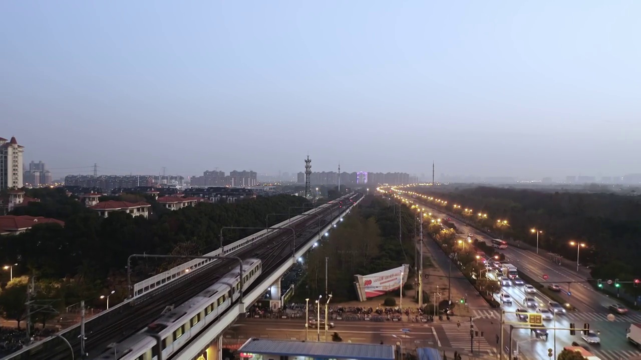 上海轨道交通,轻轨地铁站夜景,城市交通工具视频素材