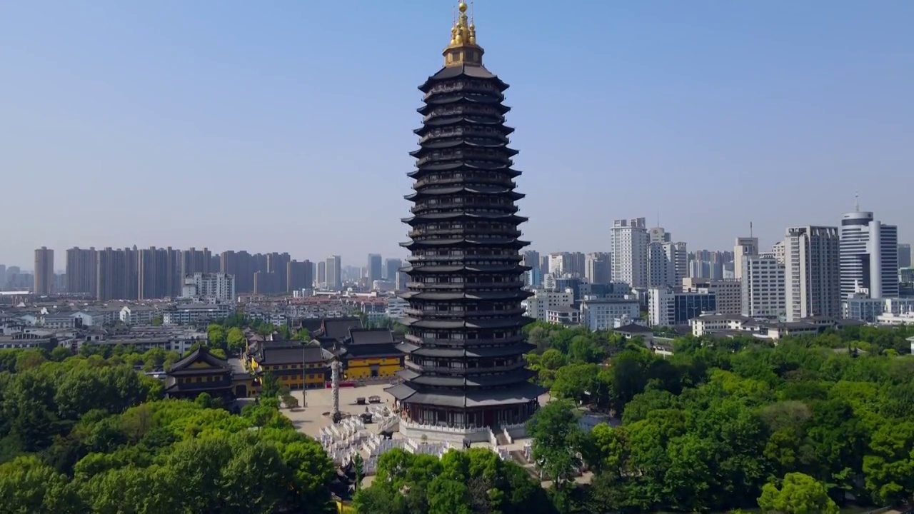 航拍常州中式园林寺庙宝塔特写视频素材