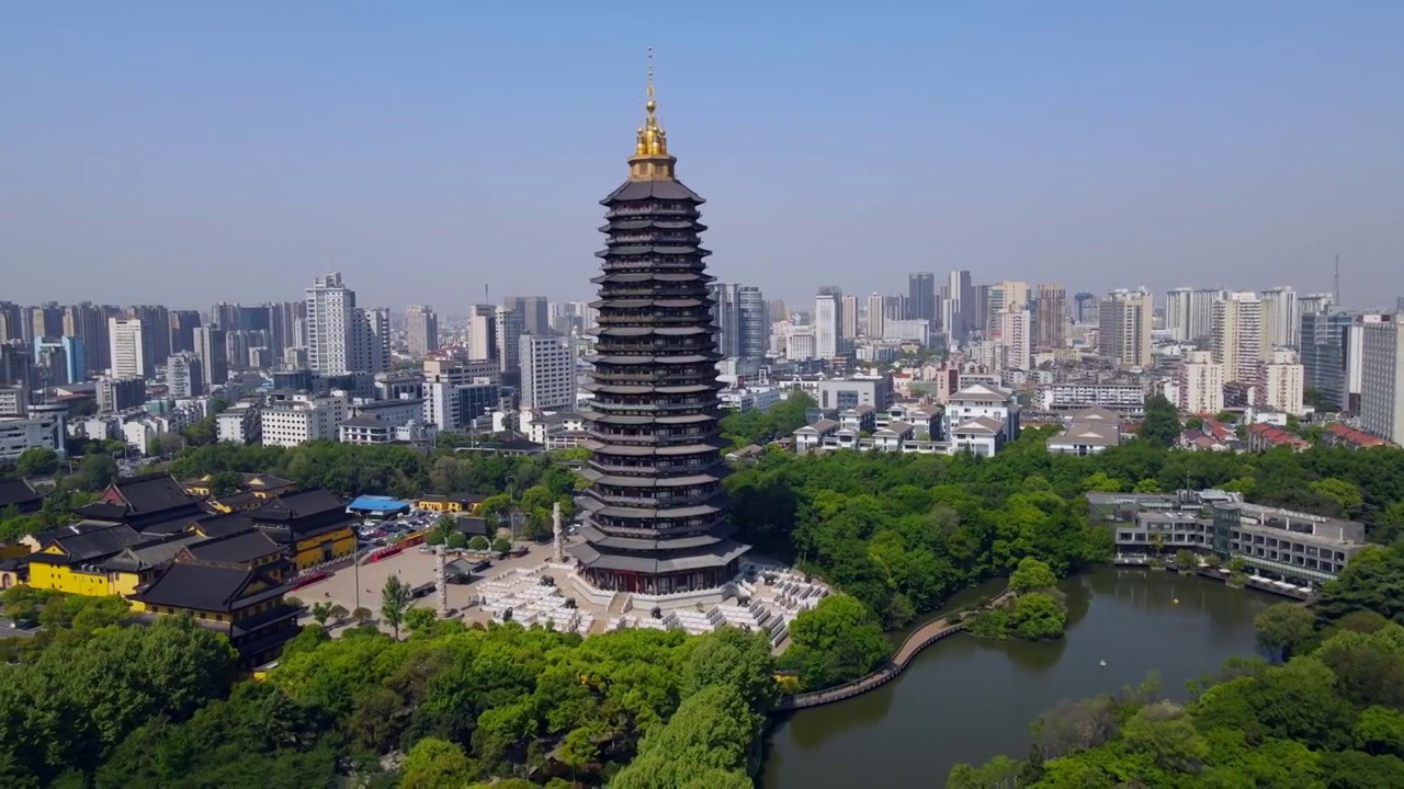 航拍常州中式园林寺庙宝塔特写视频素材