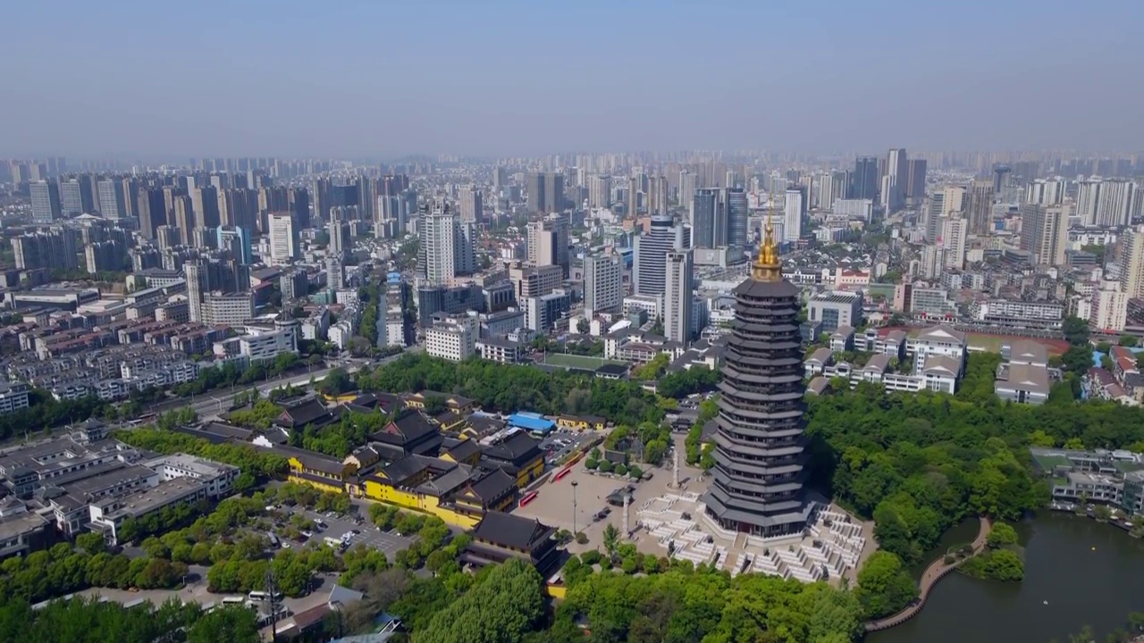 航拍常州中式园林寺庙宝塔特写视频素材