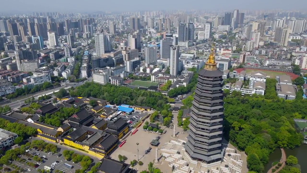 航拍常州中式园林寺庙宝塔特写视频素材