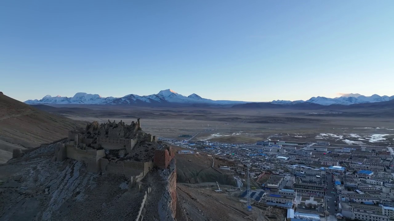 西藏日喀则岗巴县岗巴古堡航拍视频素材