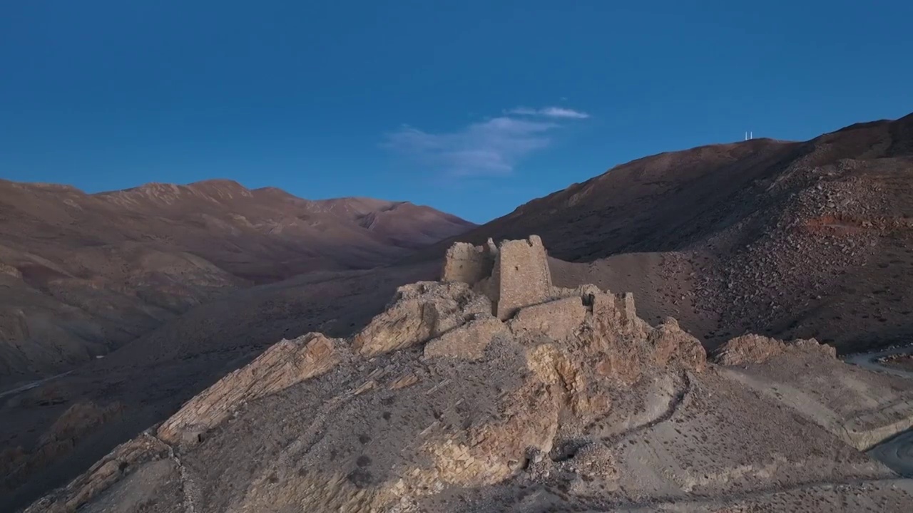 西藏日喀则岗巴县岗巴古堡航拍视频素材