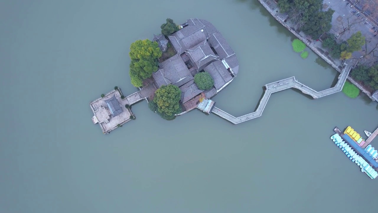 航拍江西九江旅游地标建筑甘棠湖烟水亭视频素材