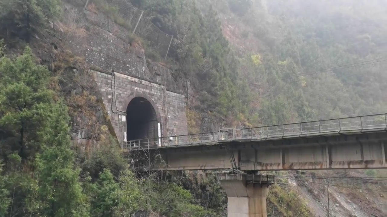 宝成铁路八庙沟隧道视频素材