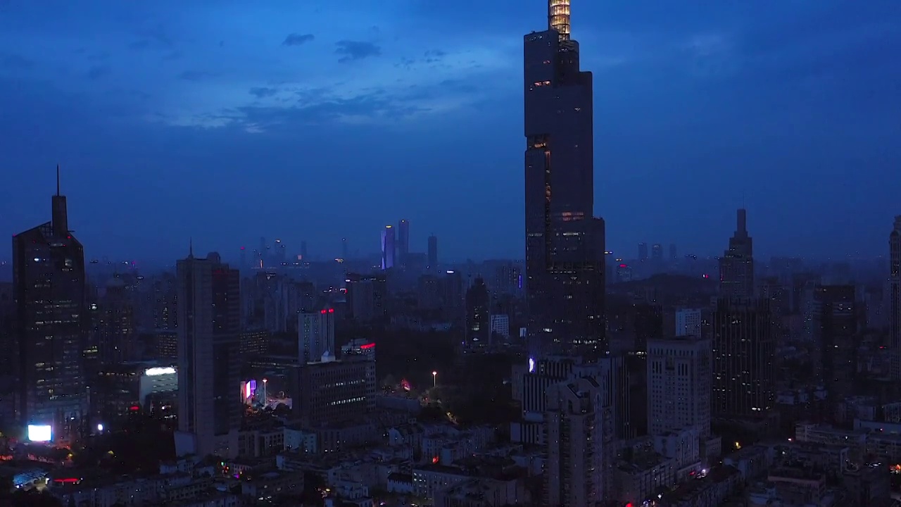 航拍南京夜晚的城市天际线风光视频素材