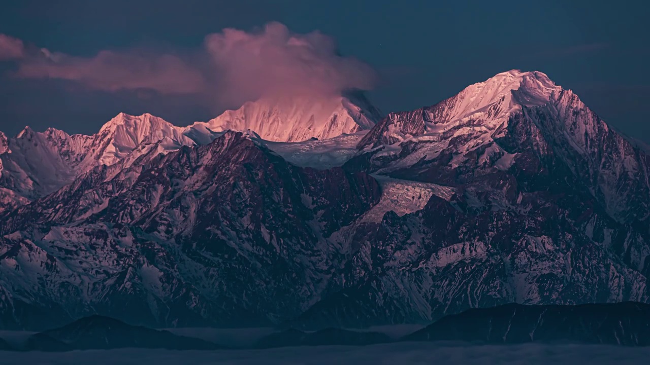 贡嘎雪山日出前视频素材