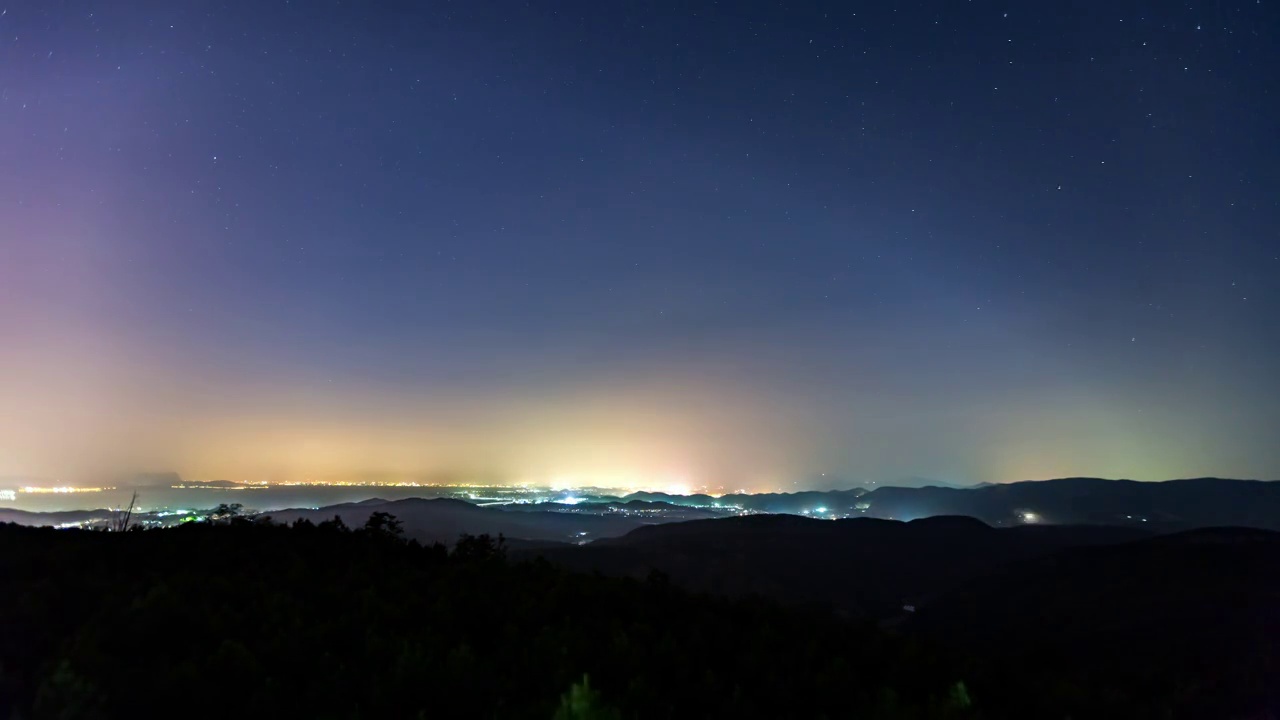 西部山区大山里的日出延时摄影视频素材