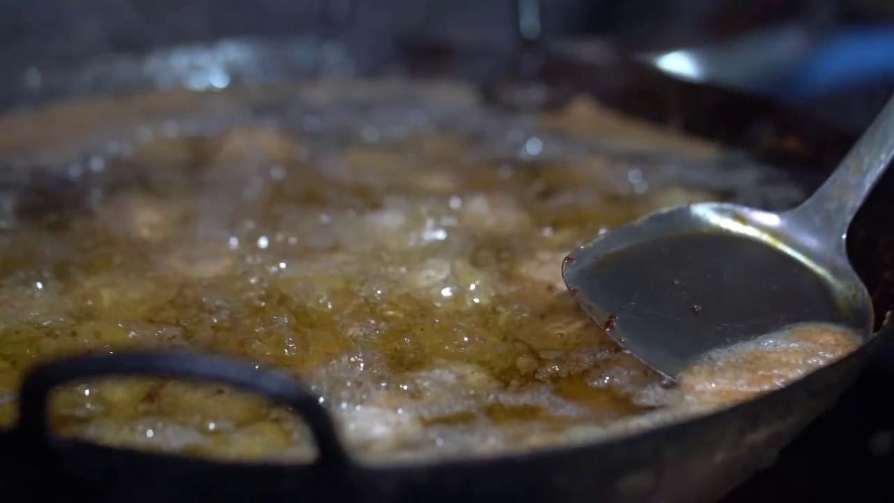 制作传统美食炸圆子视频素材