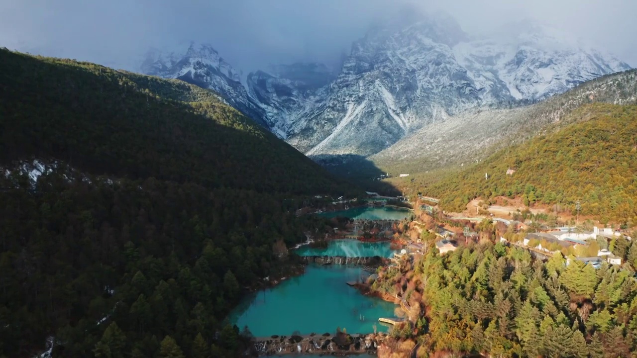 云南丽江玉龙雪山蓝月谷航拍视频素材