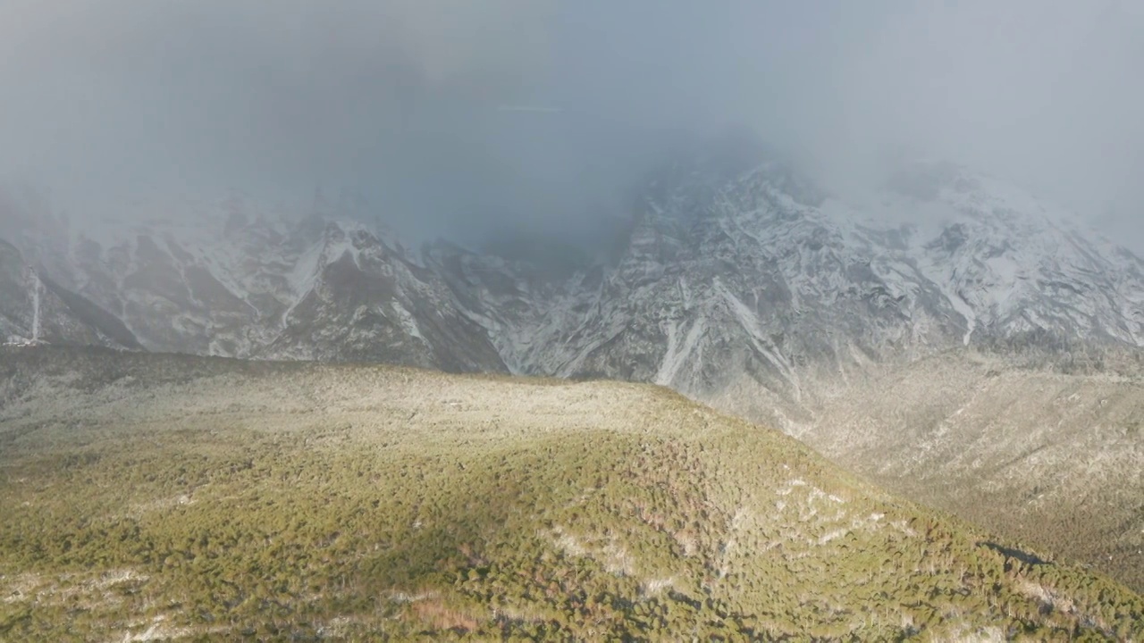 云南丽江玉龙雪山蓝月谷航拍视频素材