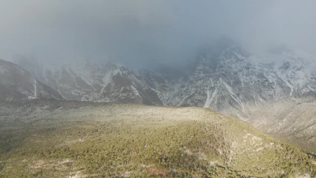 云南丽江玉龙雪山蓝月谷航拍视频素材