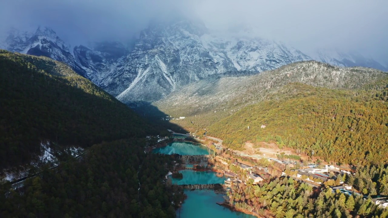 云南丽江玉龙雪山蓝月谷航拍视频素材