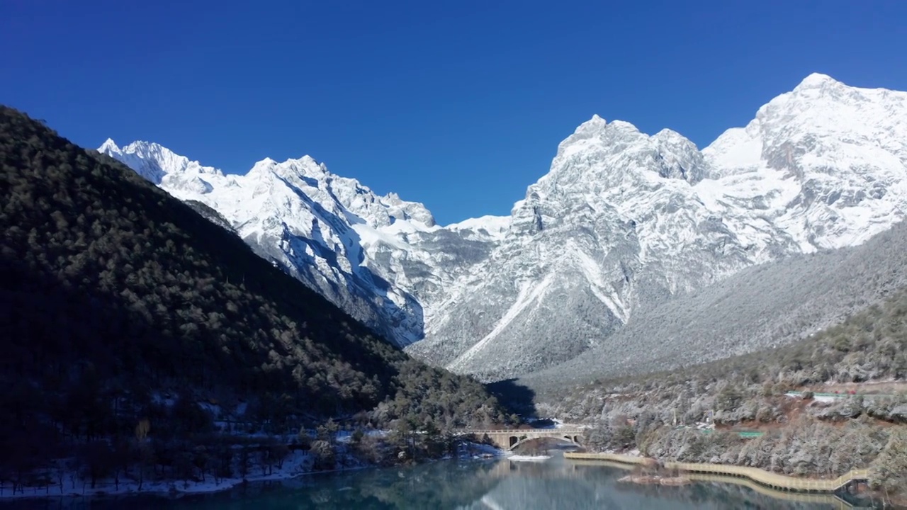 云南丽江玉龙雪山蓝月谷航拍视频素材