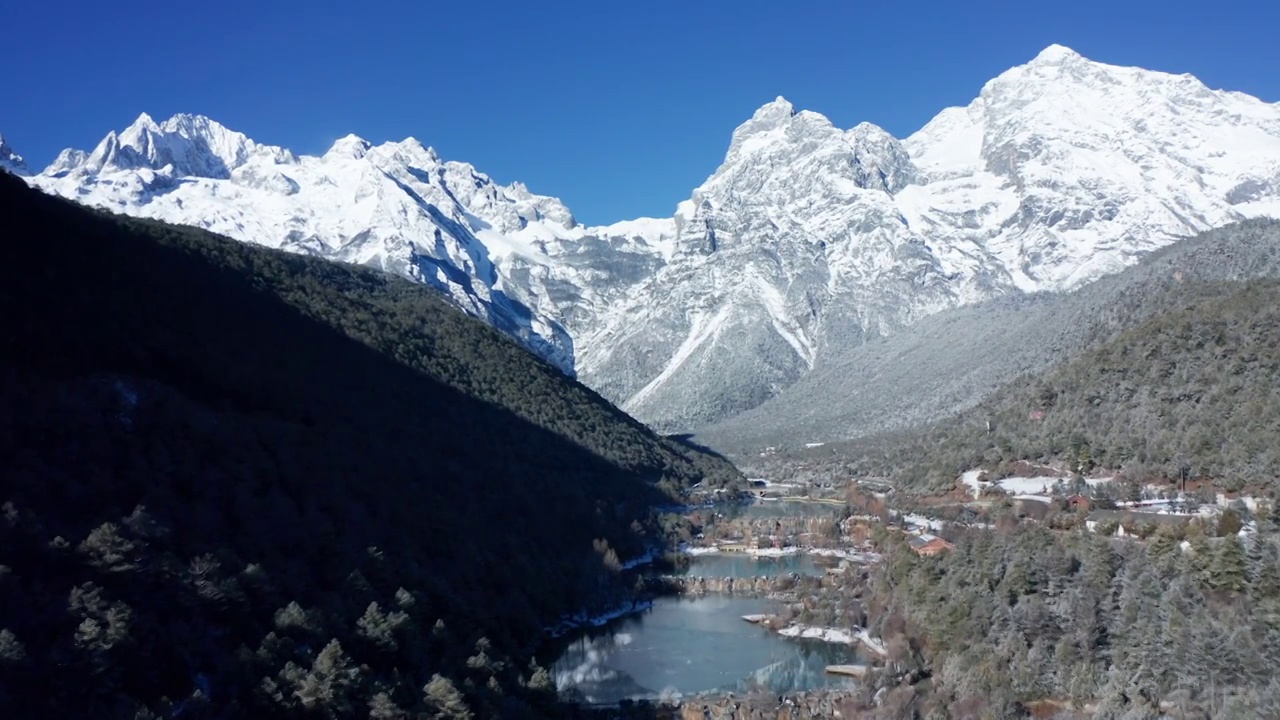 云南丽江玉龙雪山蓝月谷航拍视频素材