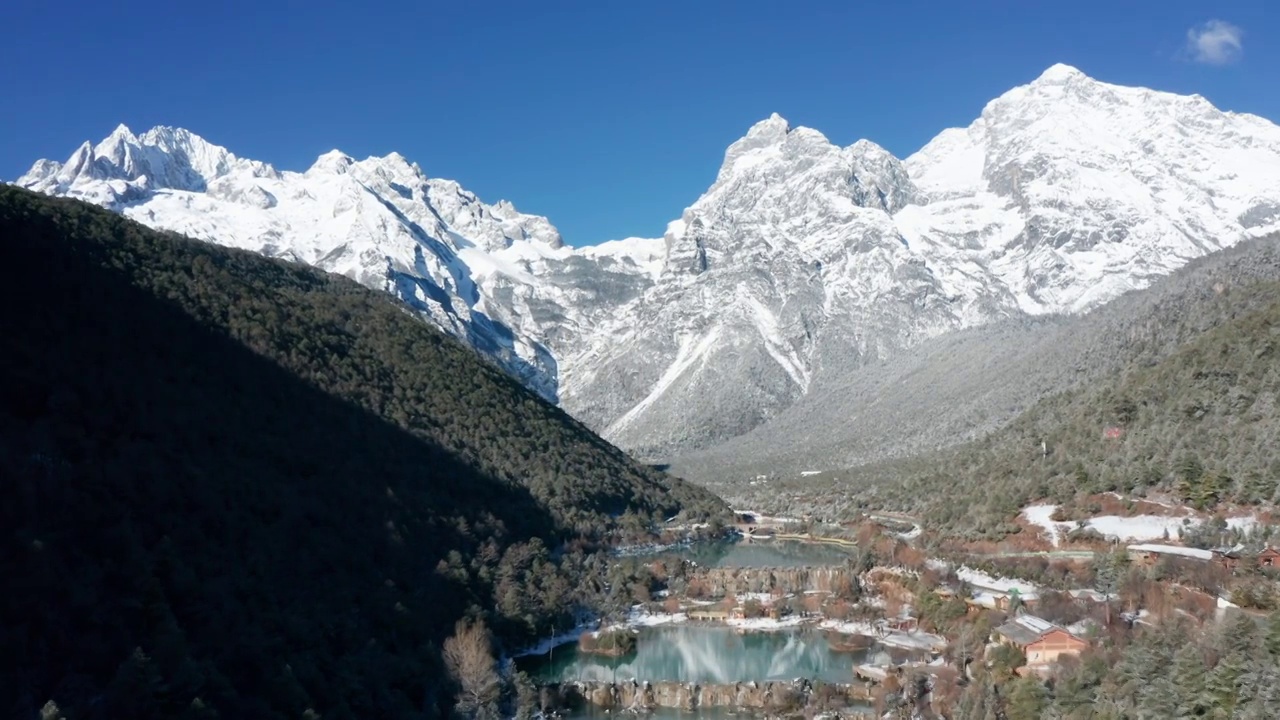 云南丽江玉龙雪山蓝月谷航拍视频素材