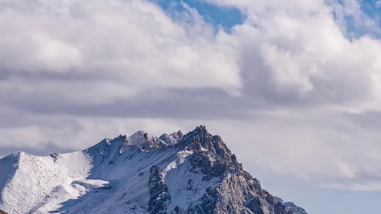 西藏业拉雪山风光视频素材