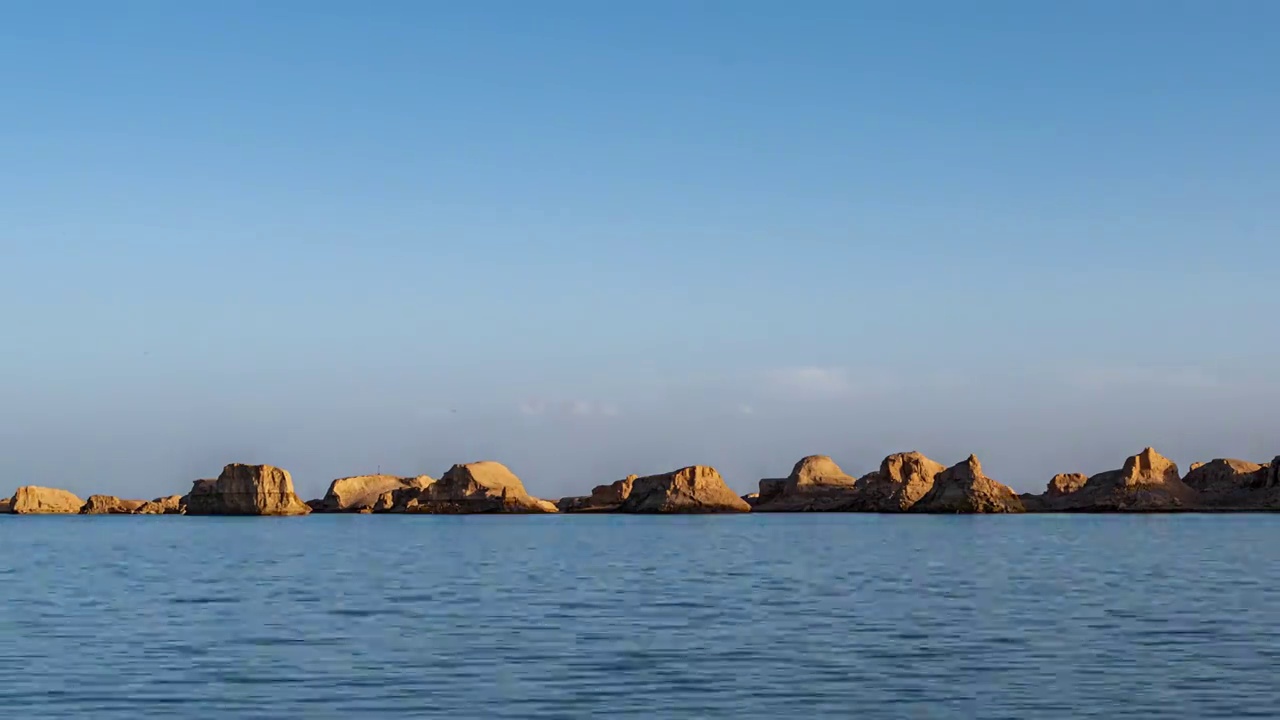 青海，水上雅丹景区，日落光影视频素材