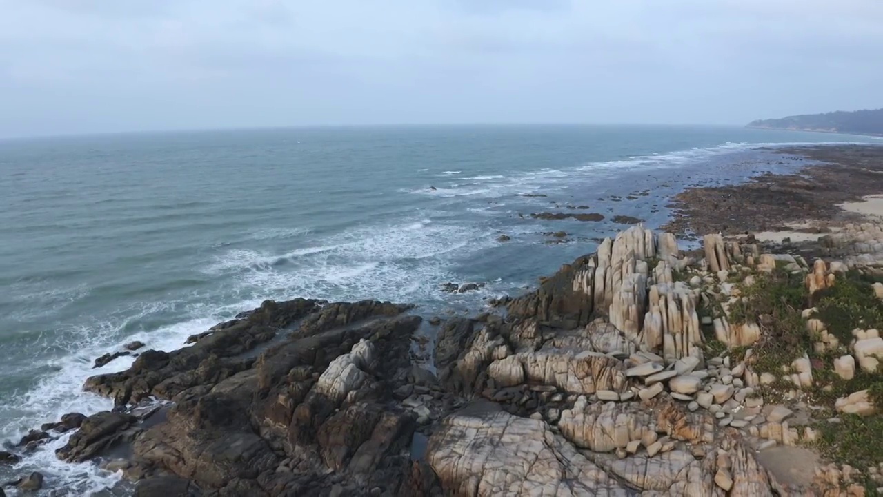 航拍国家海洋公园昌江黎族自治县棋子湾景区视频素材