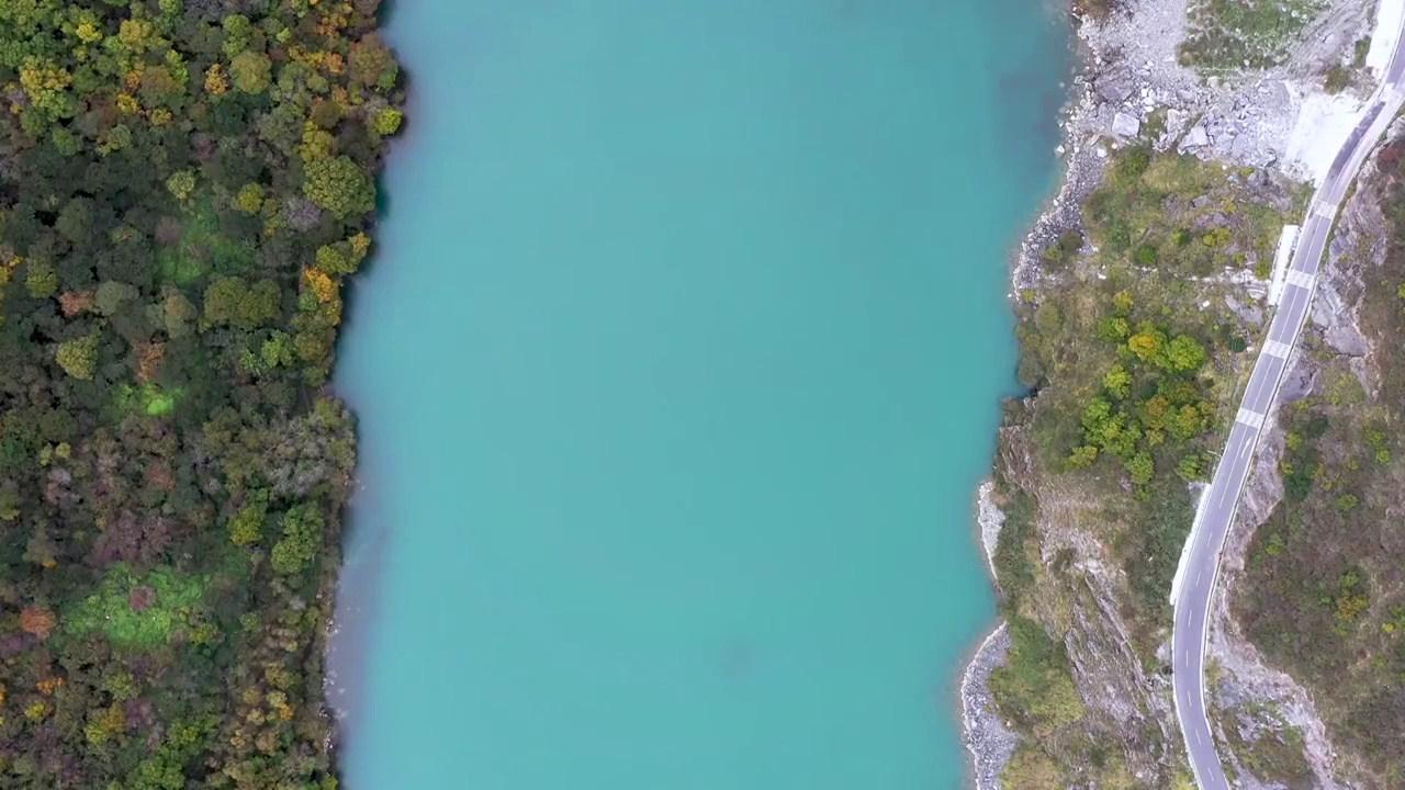 航拍川西阿坝藏族羌族自治州松坪沟风光视频素材