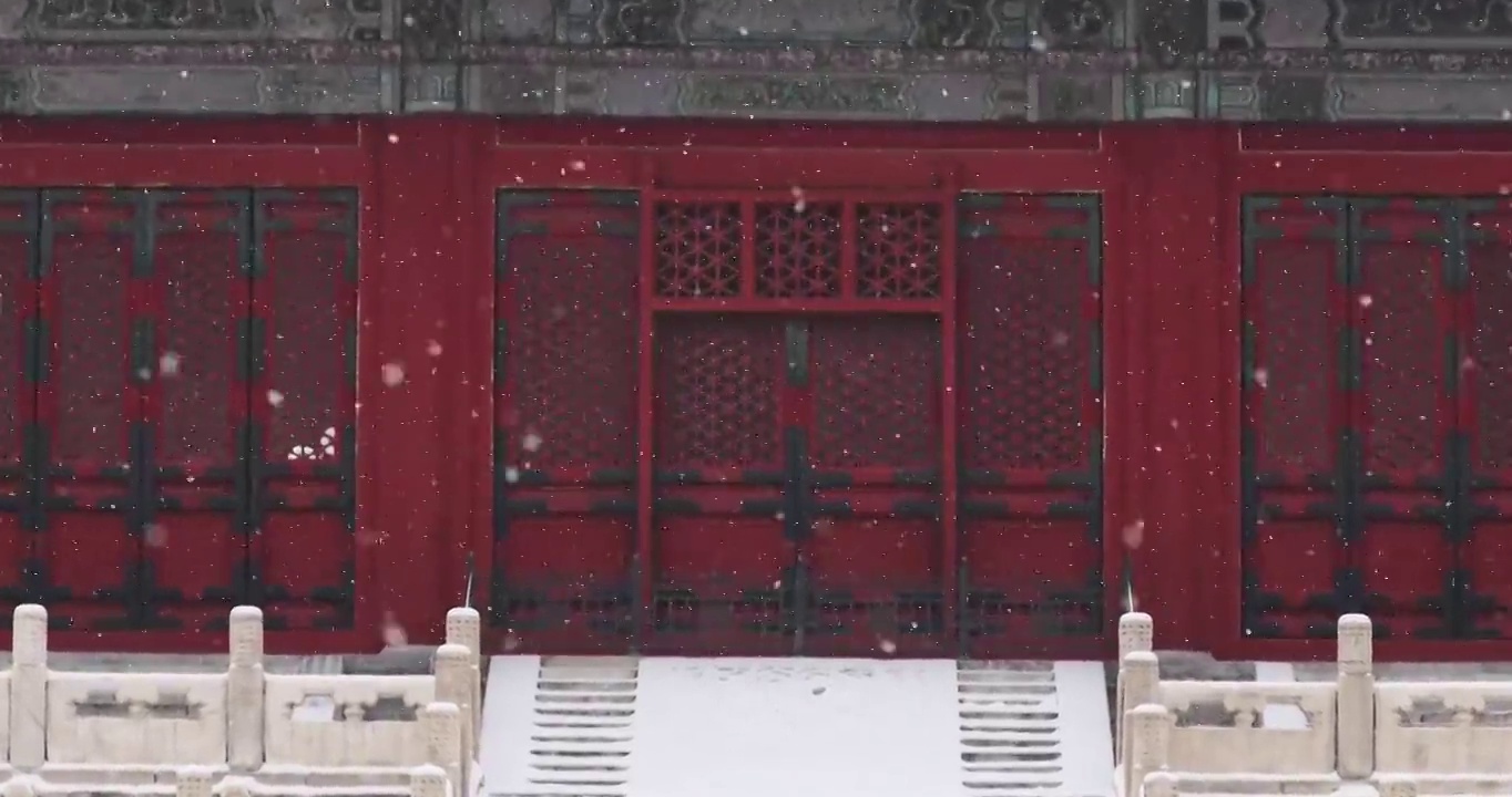 北京故宫的雪景，冬天，紫禁城，雪，古建筑，门，窗，屋檐，大雪，小雪，立冬，冬季，中国文化，中国元素视频素材