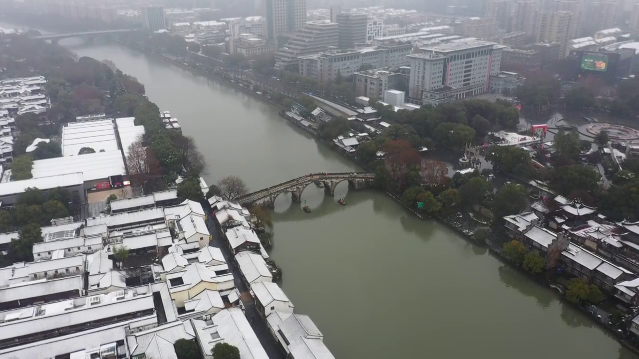 杭州京杭大运河拱宸桥雪景航拍视频素材