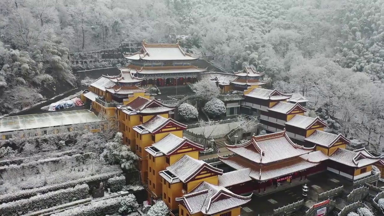 秦淮河源头，鸡鸣寺下院，南京溧水东庐山风景区，东庐观音寺的雪景视频素材