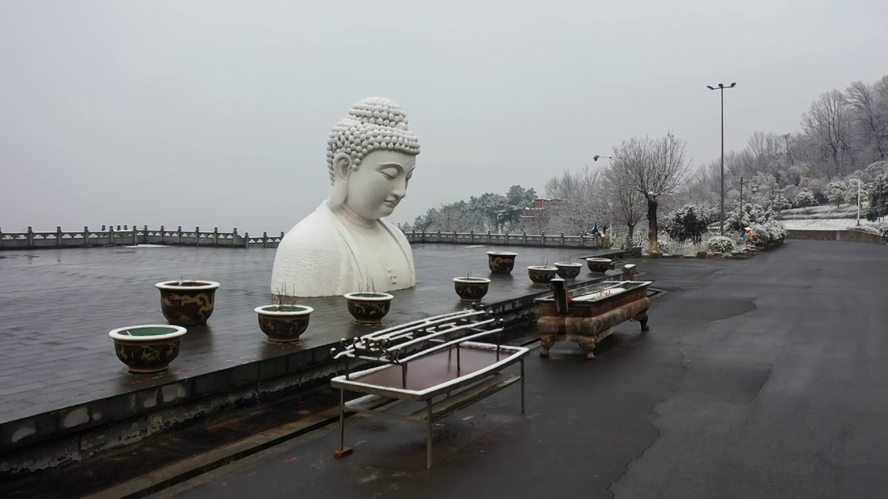 秦淮河源头，鸡鸣寺下院，南京溧水东庐观音寺的佛首雕像视频素材