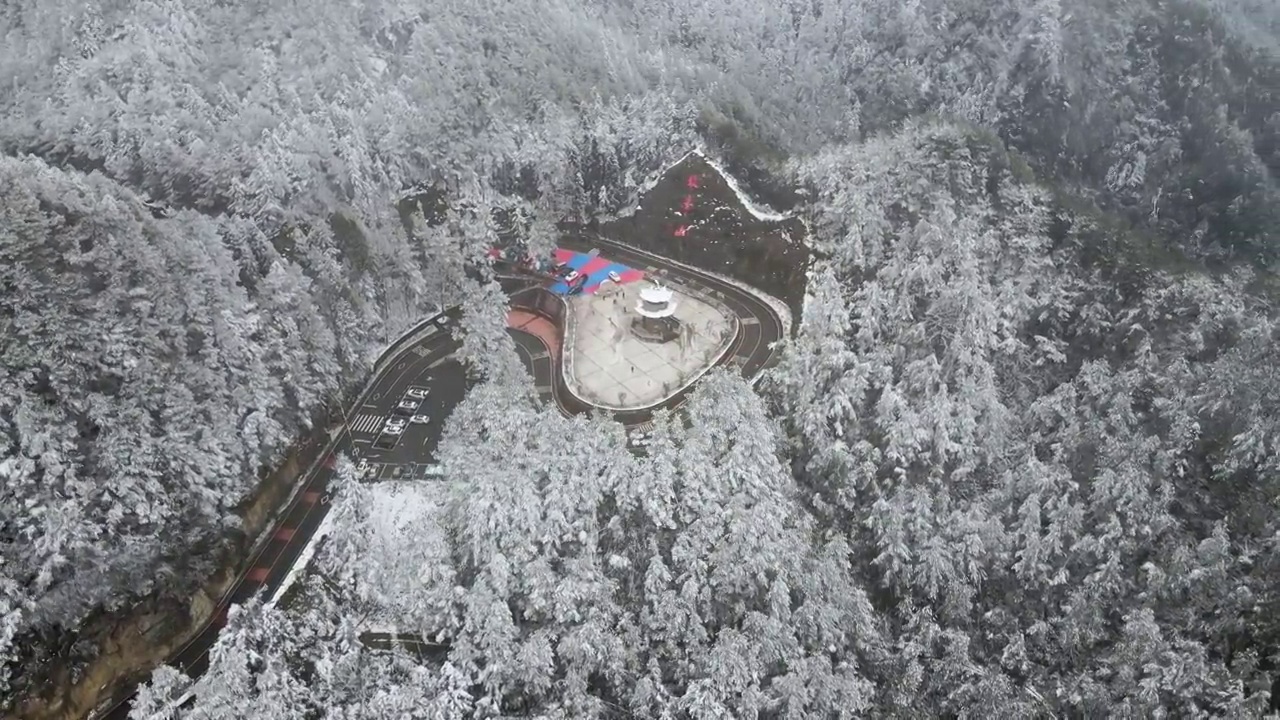 4K航拍雪山，雪景，大山，森林公园，云景，平流雾视频下载