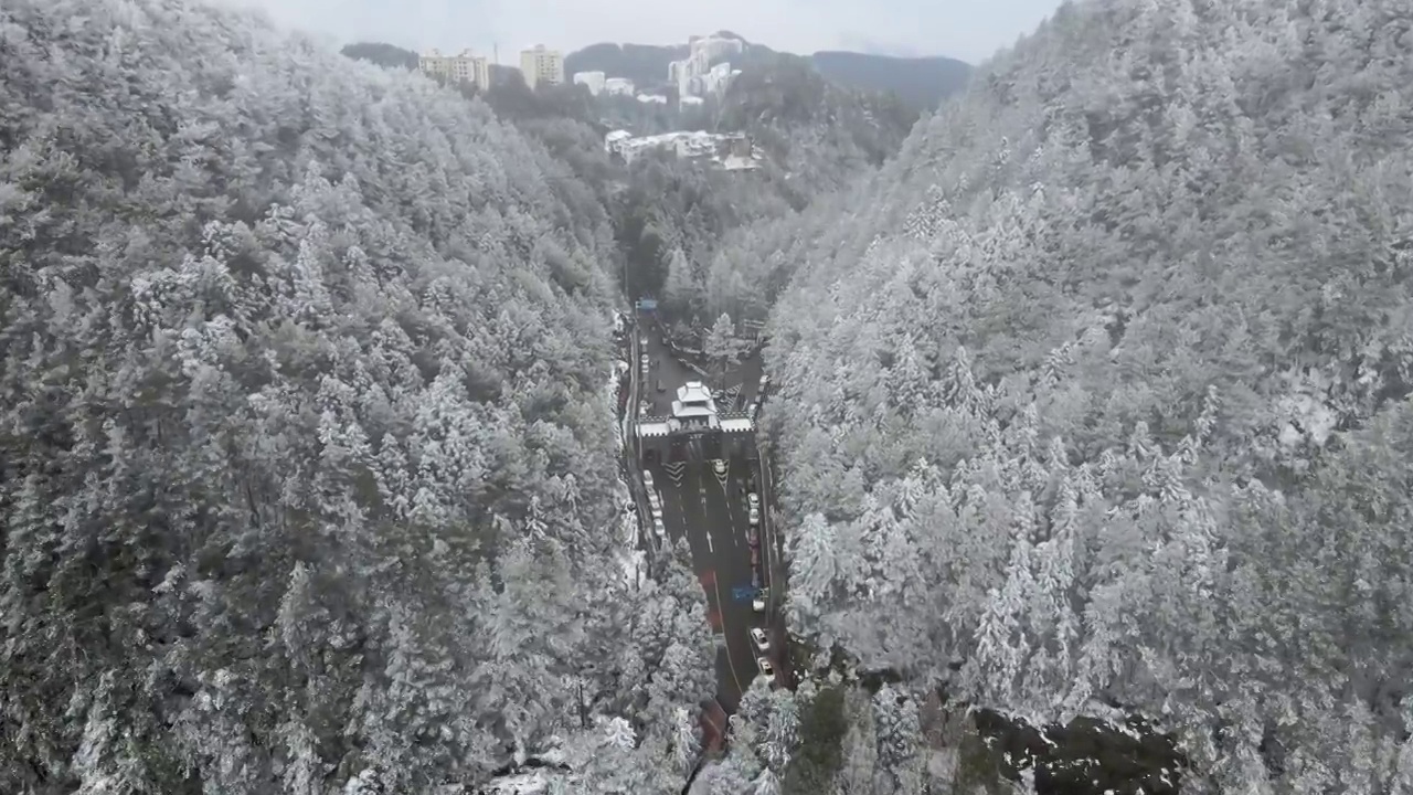 4K航拍雪山，雪景，大山，森林公园，云景，平流雾视频素材