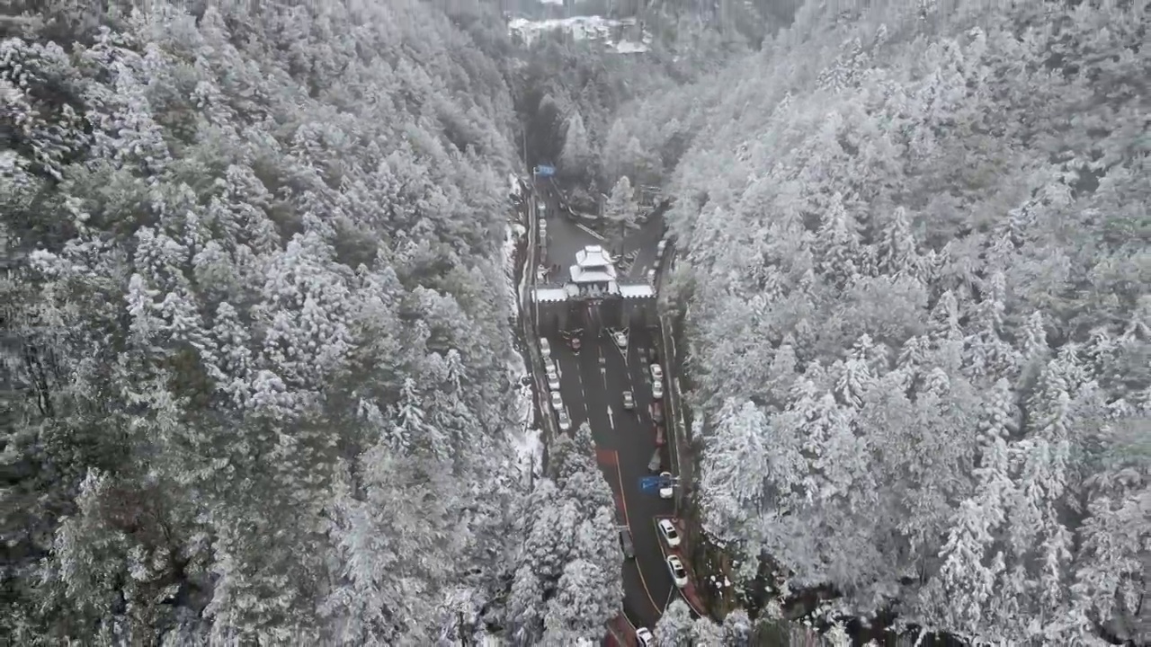 4K航拍雪山，雪景，大山，森林公园，云景，平流雾视频素材