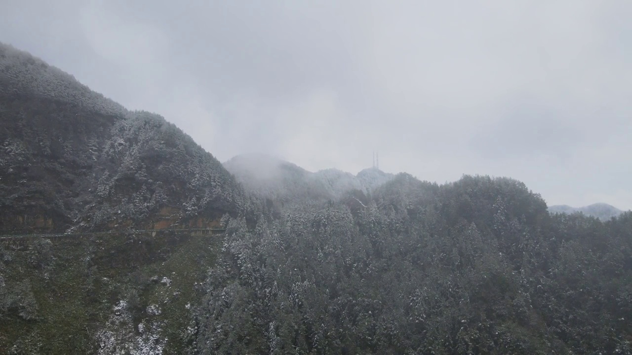 4K航拍雪山，雪景，大山，森林公园，云景，平流雾视频下载