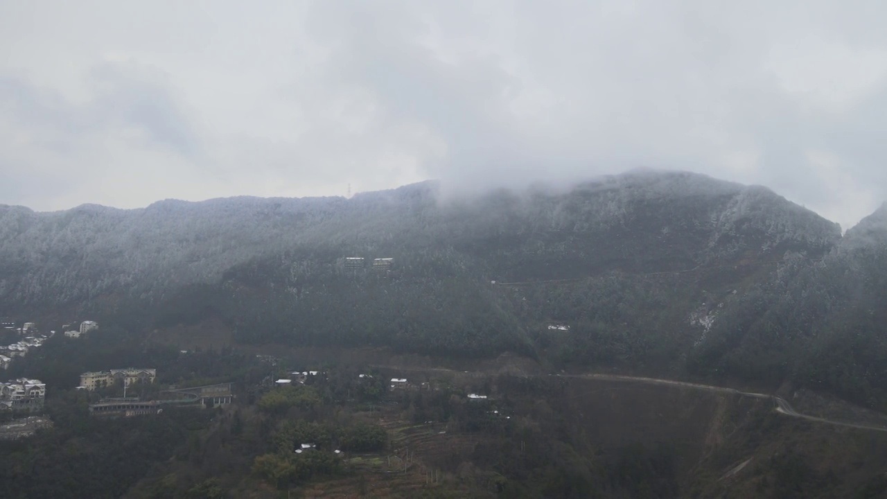 4K航拍雪山，雪景，大山，森林公园，云景，平流雾视频素材