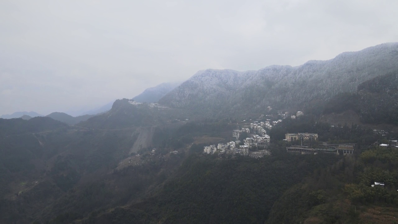 4K航拍雪山，雪景，大山，森林公园，云景，平流雾视频下载