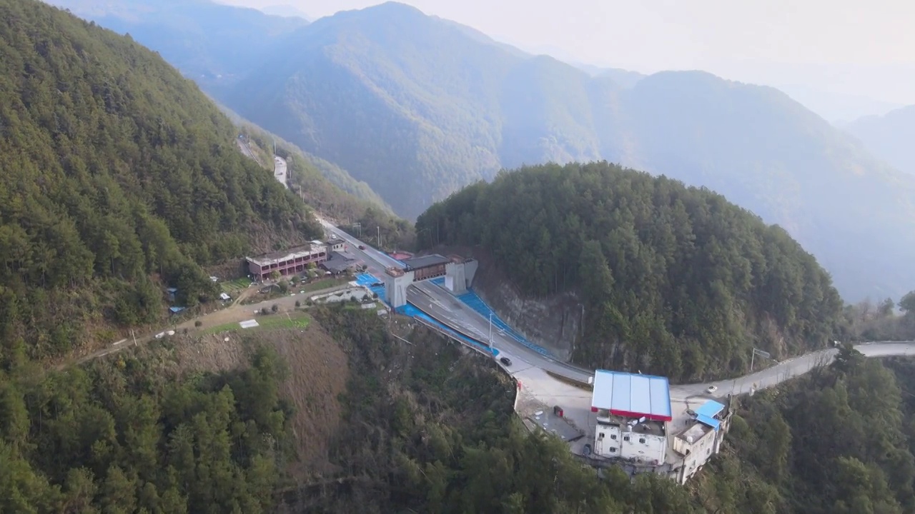 4K航拍雪山，雪景，大山，森林公园，云景，平流雾视频素材