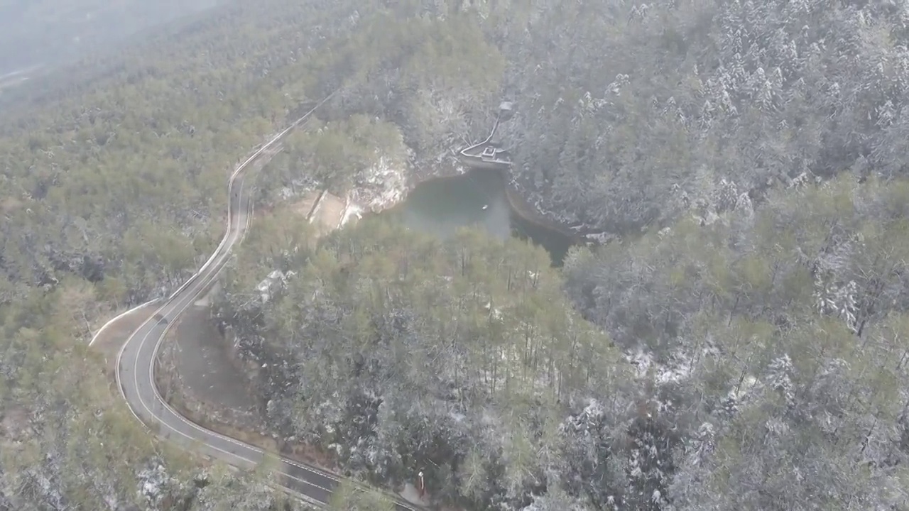 4K航拍雪山，雪景，大山，森林公园，云景，平流雾视频下载