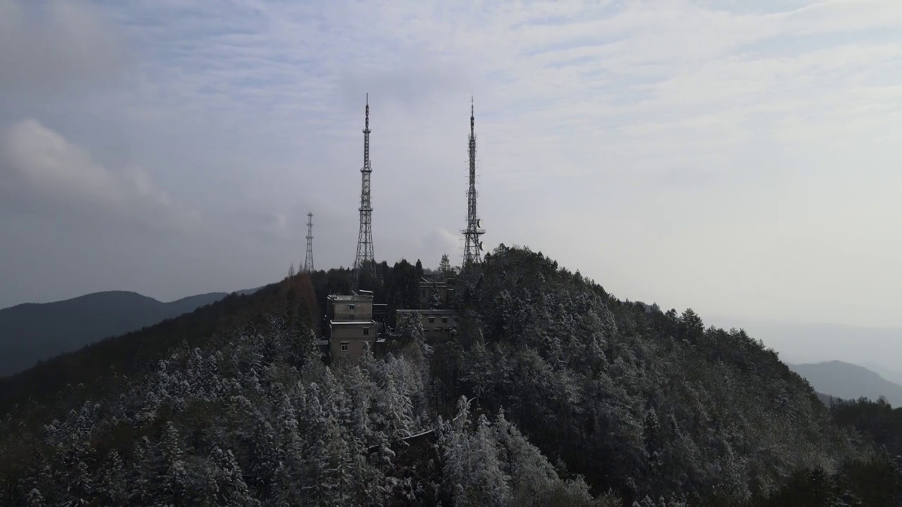 4K航拍雪山，雪景，大山，森林公园，云景，平流雾视频下载