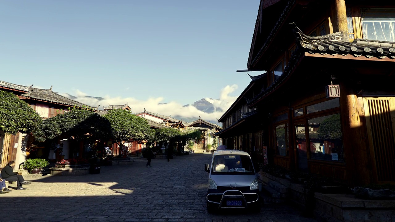 丽江古城白沙古镇福国寺石头村玉龙雪山延时摄影视频素材