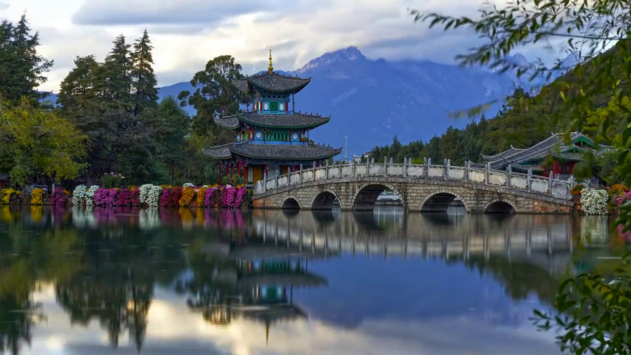 丽江古城白沙古镇福国寺石头村玉龙雪山延时摄影视频素材