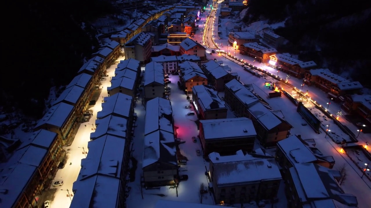 航拍冬天湖北神农架大九湖镇夜景雪景视频素材