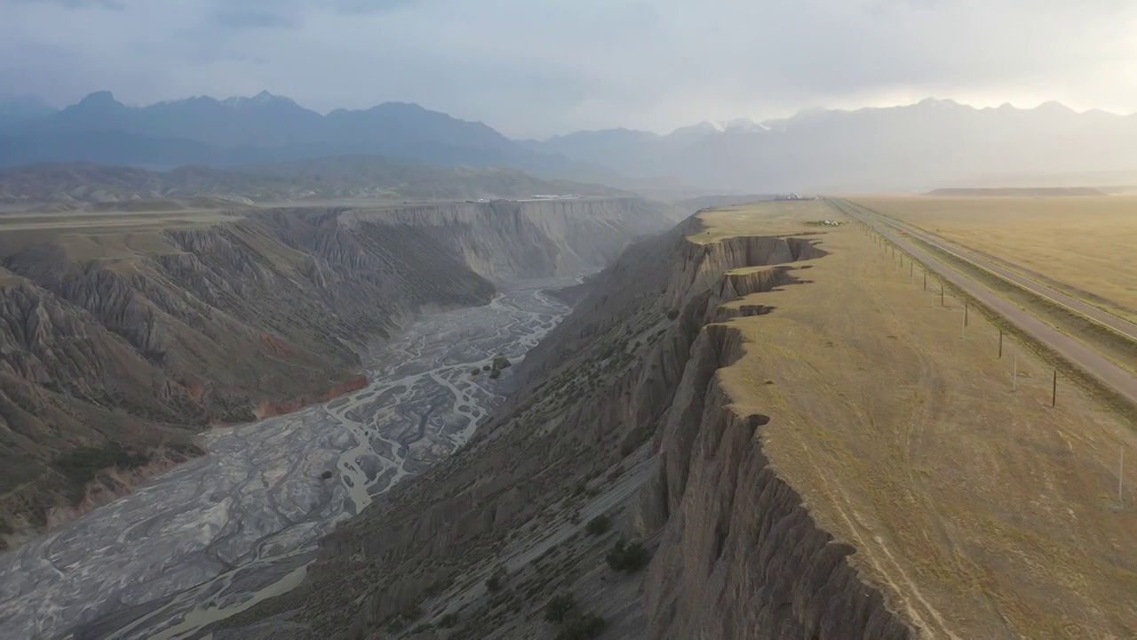 中国新疆塔城乌苏市安集海大峡谷安集海河自然风光视频素材