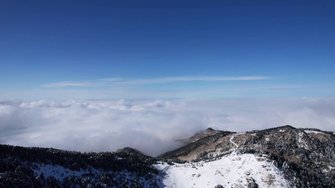 航拍湖北神农架山顶云海视频素材