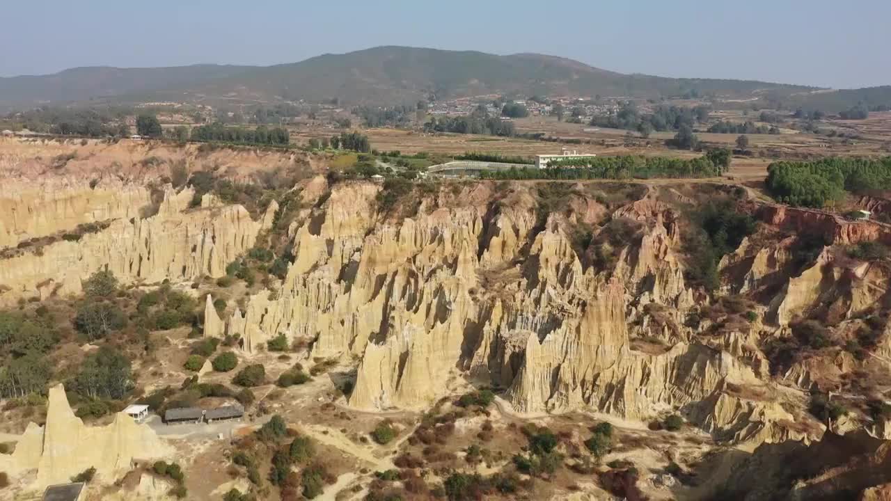 云南，楚雄元谋，浪巴铺土林航拍俯拍视频素材