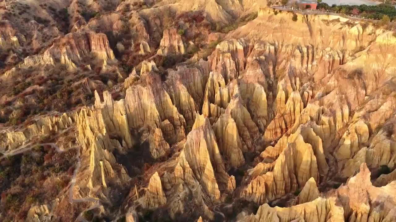 云南，楚雄元谋，浪巴铺土林航拍俯拍视频素材