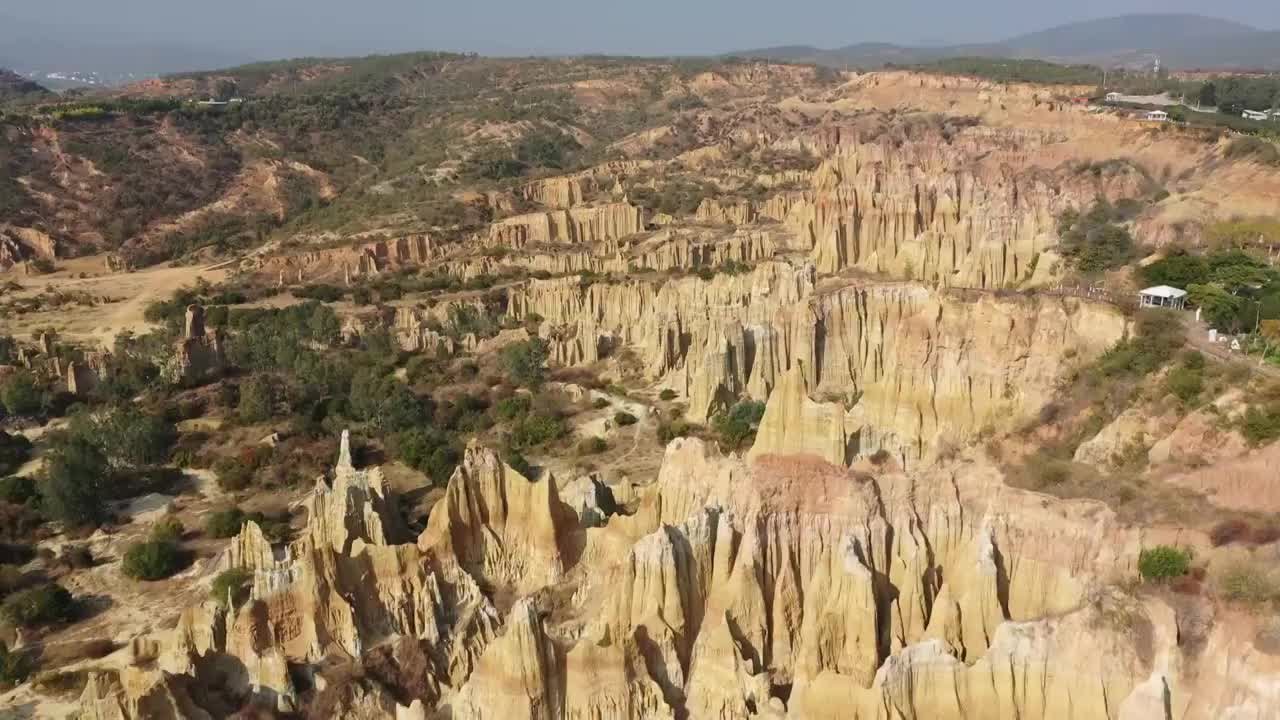 云南，楚雄元谋，浪巴铺土林航拍俯拍视频素材