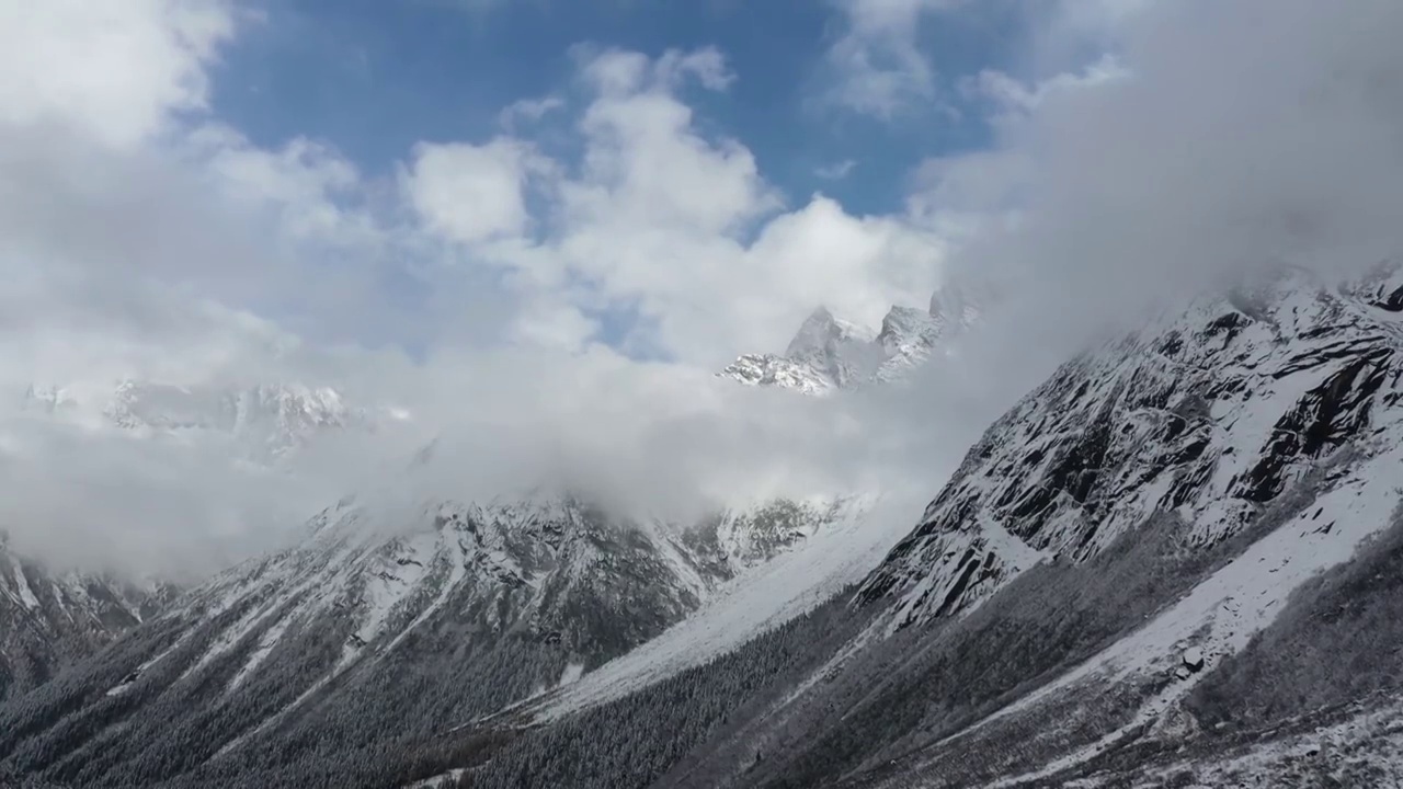 四川，毕棚沟雪景航拍俯拍视频素材